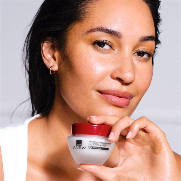 Anew Reversalist Plump & Smooth Day Cream SPF 20 50ml - Image 3